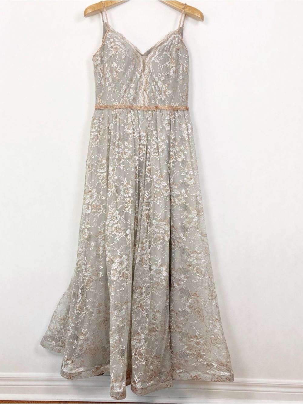 Elegant Silver & Gold Long Floral Lace Evening Gown by Colors Dress Size 14‎ - Picture 3 of 16
